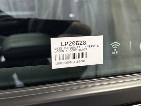 Certified 2025 Chevrolet Traverse LT FWD image 30