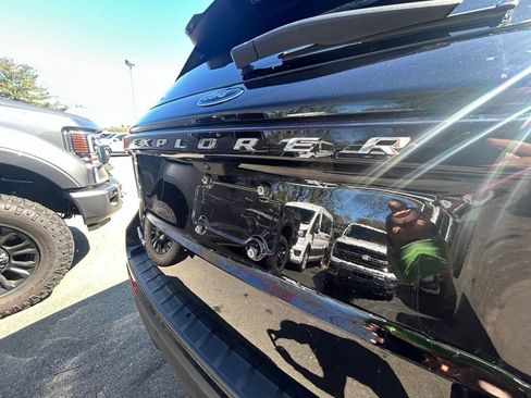 Used 2025 Ford Explorer Active AWD/4WD image 8
