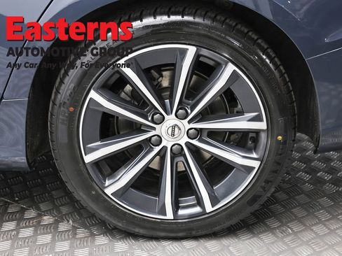 Used 2022 Volvo S60 B5 Momentum AWD/4WD image 8