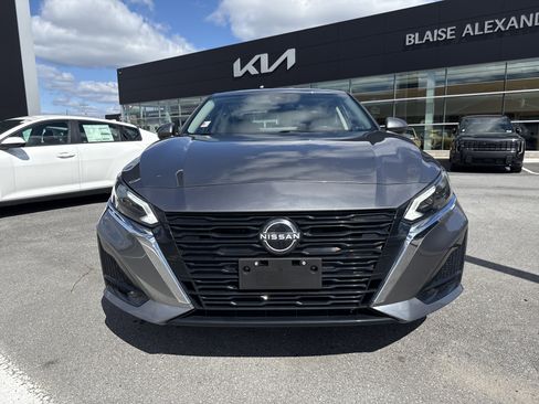 Used 2023 Nissan Altima 2.5 SV w/ SV Premium Package image 9