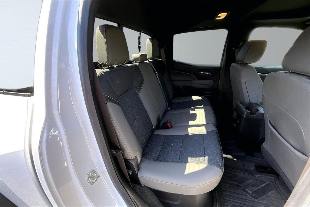 Used 2024 Chevrolet Colorado ZR2 w/ Technology Package AWD/4WD image 18