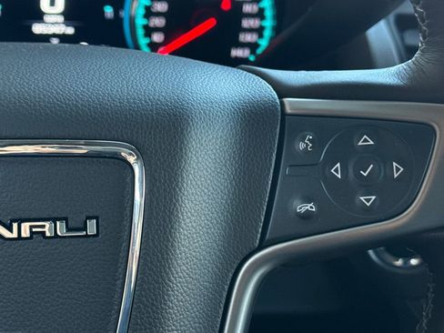 Used 2020 GMC Yukon XL Denali w/ Denali Premium Package AWD/4WD image 31