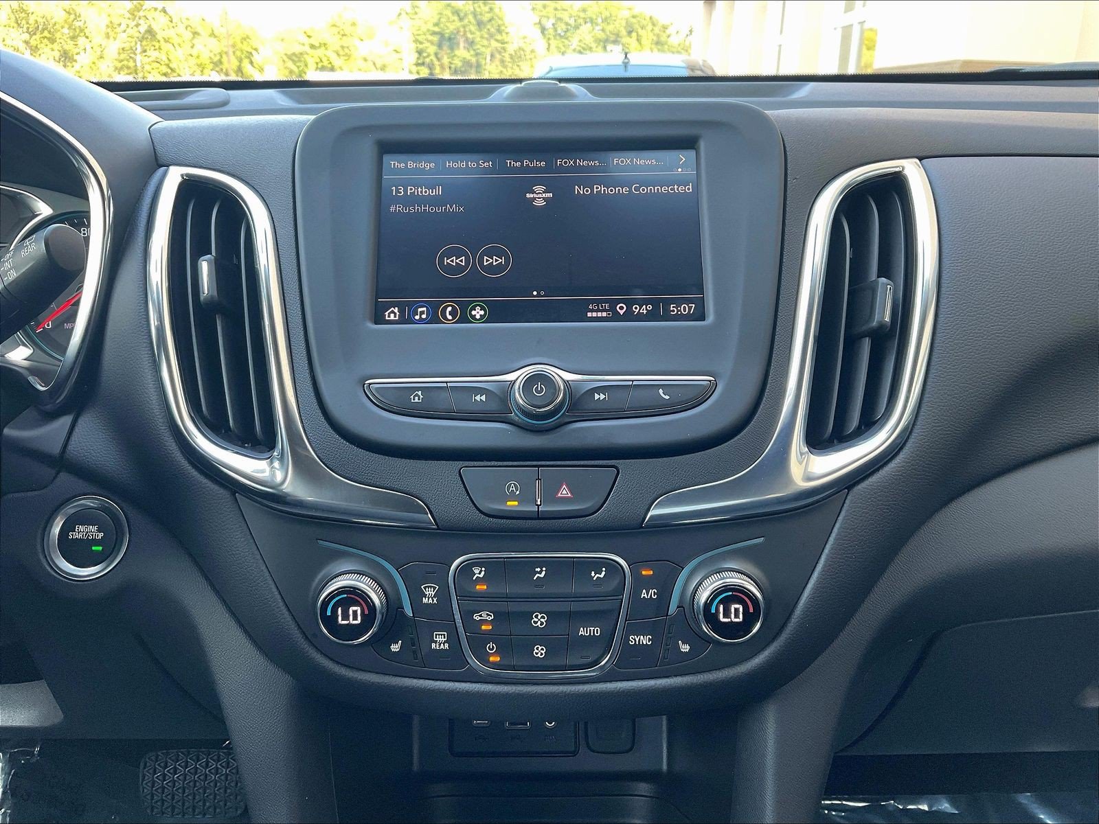 Used 2024 Chevrolet Equinox LT FWD image 15