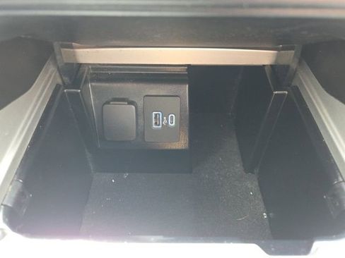 Used 2022 Ford Explorer XLT w/ Equipment Group 202A image 37