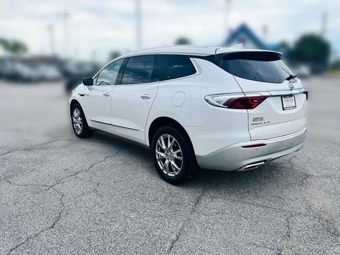 Used 2023 Buick Enclave Essence w/ Experience Buick Package FWD image 4