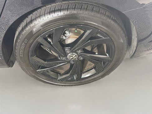 Used 2025 Volkswagen Jetta SE FWD image 11
