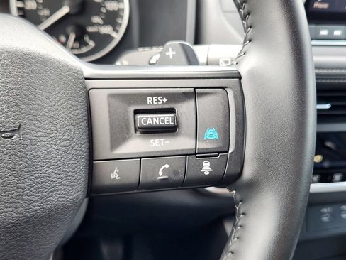 Used 2025 Nissan Rogue SV FWD image 28