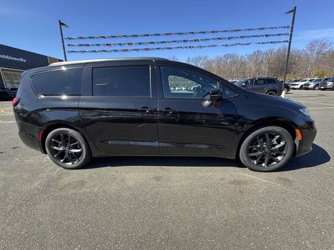 New 2026 Chrysler Pacifica Select FWD image 5