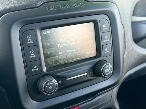 Used 2016 Jeep Renegade Latitude image 10