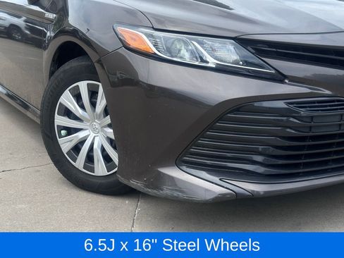 Used 2020 Toyota Camry LE FWD image 4