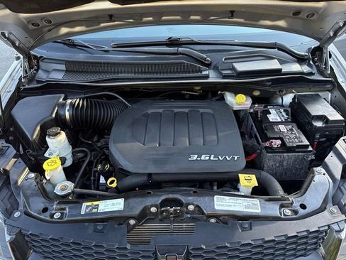 Used 2016 Dodge Grand Caravan SE FWD image 22
