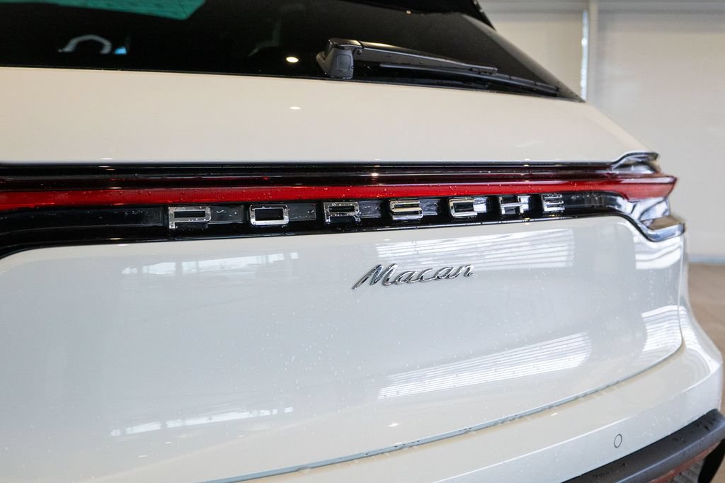 Certified 2026 Porsche Macan AWD/4WD image 14