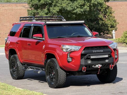 Used 2021 Toyota 4Runner SR5 Premium w/ Moonroof Package AWD/4WD image 4
