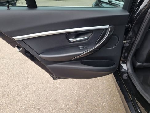 Used 2018 BMW 330i xDrive Sedan AWD/4WD image 12
