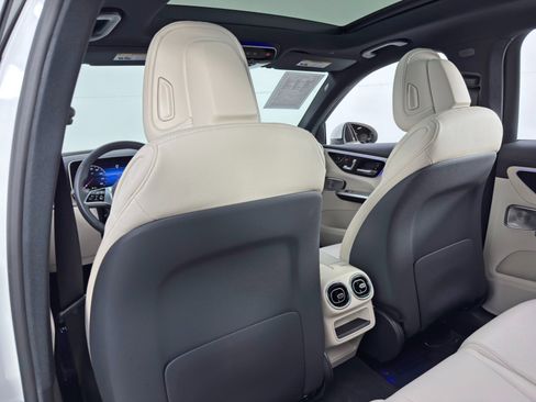 Used 2024 Mercedes-Benz GLC 300 GLC 300 w/ Exclusive Trim Pack image 40