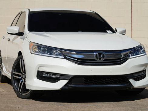 Used 2017 Honda Accord Sport image 2