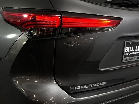 Used 2021 Toyota Highlander XSE image 14