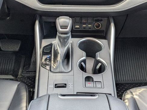 Used 2021 Toyota Highlander XLE FWD image 21