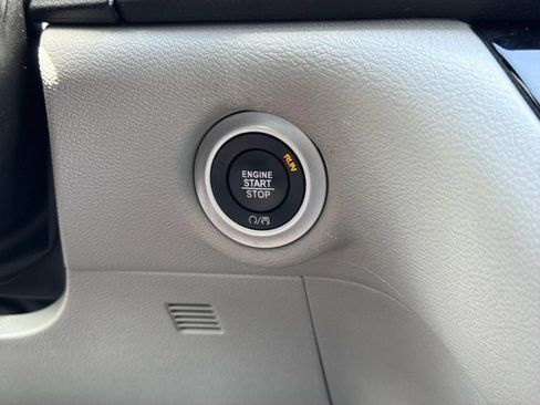 Used 2023 Chrysler Pacifica Touring-L FWD image 20