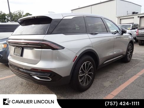Used 2026 Lincoln Nautilus Premier AWD/4WD image 7