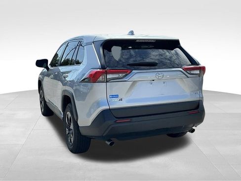 Used 2022 Toyota RAV4 LE FWD image 8