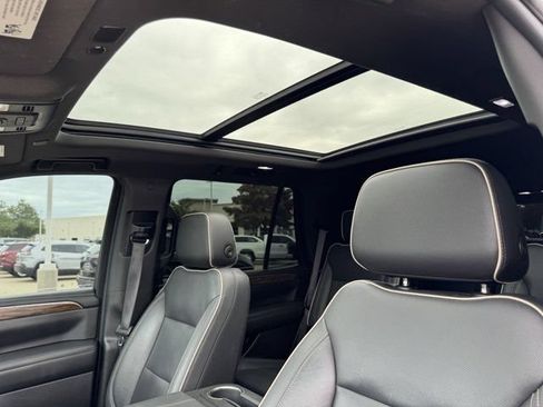 Used 2021 Chevrolet Tahoe Premier RWD image 32