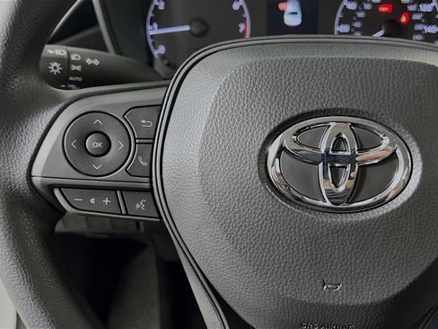 Used 2025 Toyota Corolla LE FWD image 19