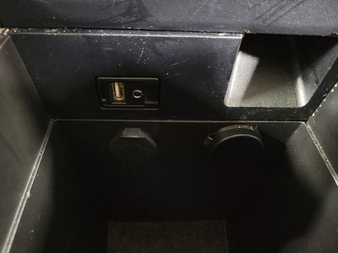 Used 2013 Toyota Venza XLE w/ XLE Premium Pkg image 17