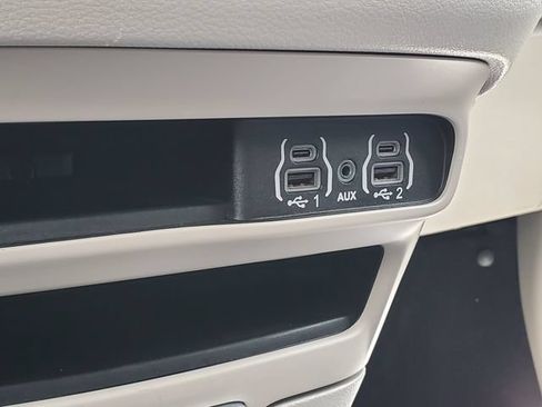 Used 2023 Chrysler Pacifica Touring-L FWD image 22