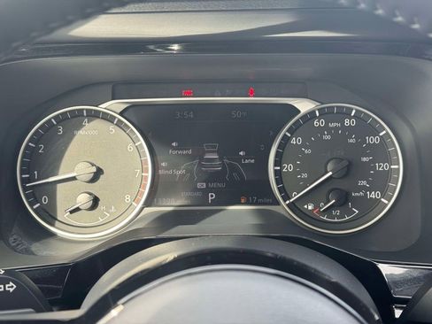 Used 2025 Nissan Pathfinder SL image 25