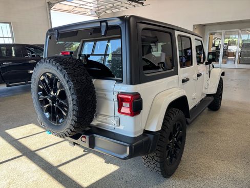 Used 2021 Jeep Wrangler Unlimited Sahara w/ Cold Weather Group AWD/4WD image 5