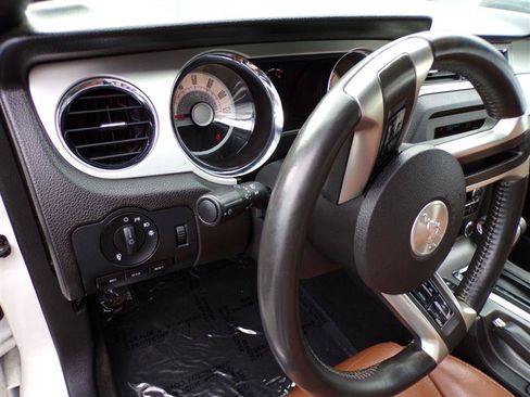 Used 2010 Ford Mustang Coupe RWD image 23