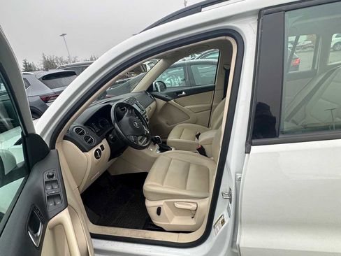 Used 2017 Volkswagen Tiguan S image 5