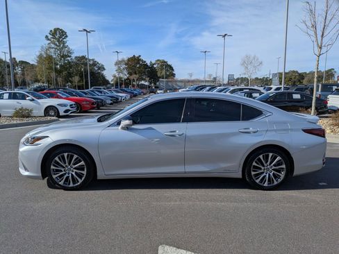 Used 2019 Lexus ES 300h w/ Premium Package image 6