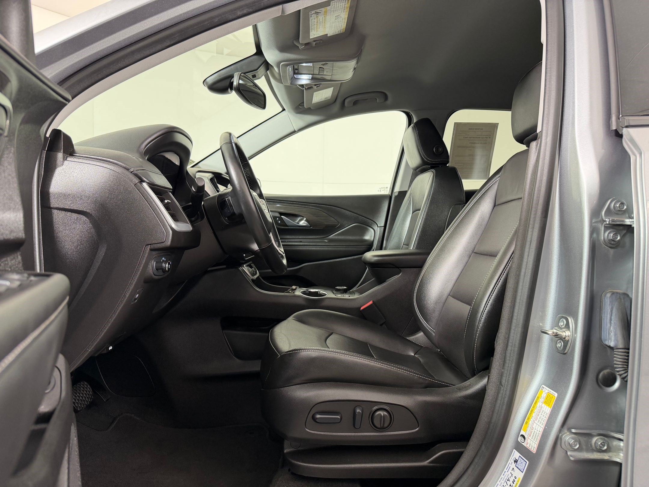 Used 2024 GMC Terrain SLT AWD/4WD image 49