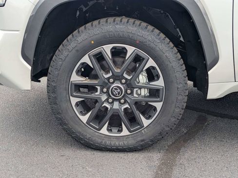 Used 2024 Toyota Tundra Limited AWD/4WD image 12