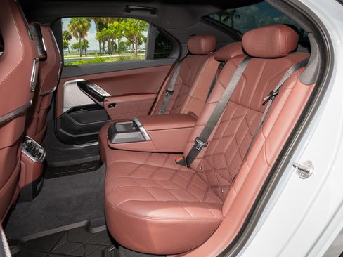 Used 2023 BMW 740i w/ Parking Assistance Package RWD image 21