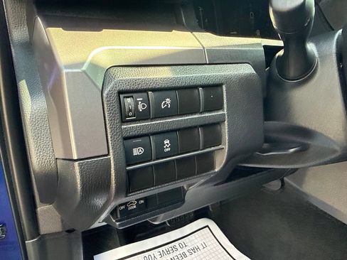 Used 2025 Toyota Tacoma SR5 AWD/4WD image 14