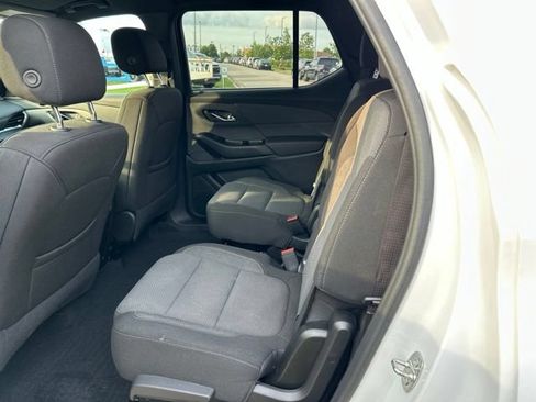 Used 2023 Chevrolet Traverse LT FWD image 9