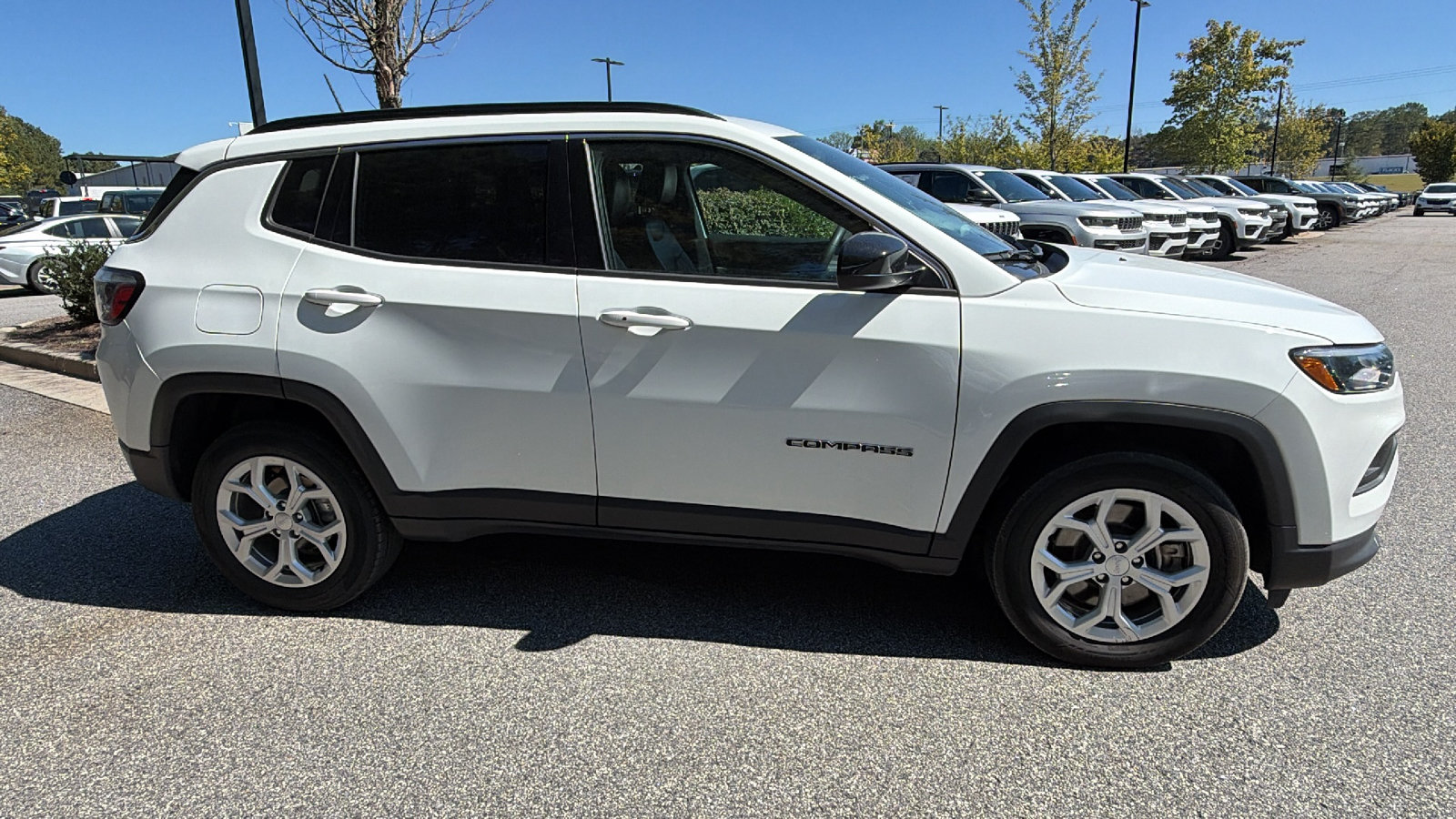 Used 2024 Jeep Compass Latitude AWD/4WD image 7