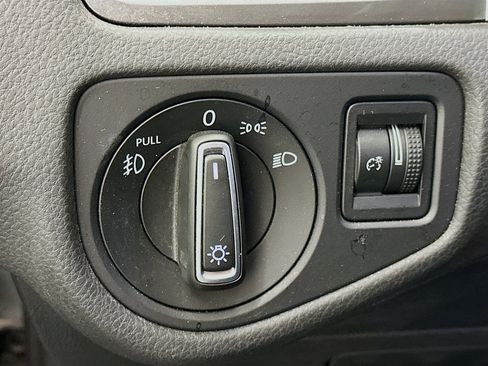 Used 2017 Volkswagen Golf S image 17