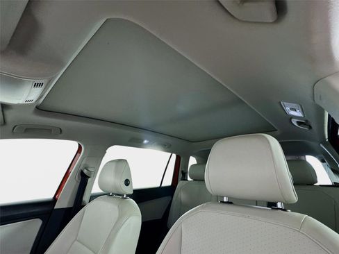 Used 2019 Volkswagen Tiguan SE w/ Panoramic Sunroof Package FWD image 15