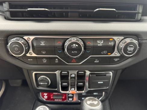 Used 2024 Jeep Wrangler Unlimited Rubicon AWD/4WD image 18