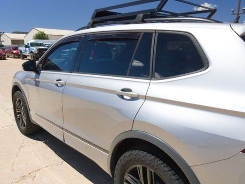 Used 2022 Volkswagen Tiguan SE R-Line AWD/4WD image 8