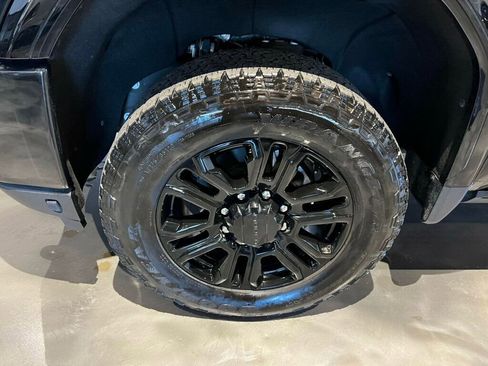 Used 2023 GMC Sierra 2500 Denali w/ Denali Black Diamond Edition image 10