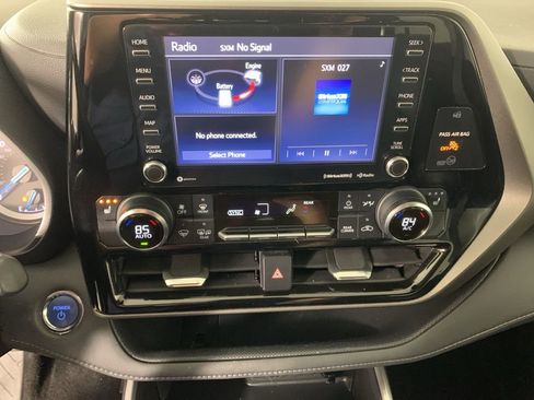 Used 2022 Toyota Highlander XLE image 24