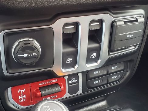 Used 2024 Jeep Wrangler Sport AWD/4WD image 18