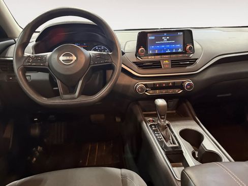 Used 2024 Nissan Altima 2.5 S FWD image 11