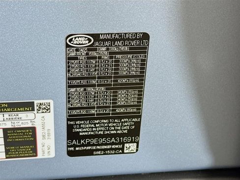 Certified 2025 Land Rover Range Rover SE image 34