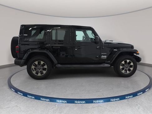 Used 2018 Jeep Wrangler Unlimited Sahara w/ LED Lighting Group AWD/4WD image 5